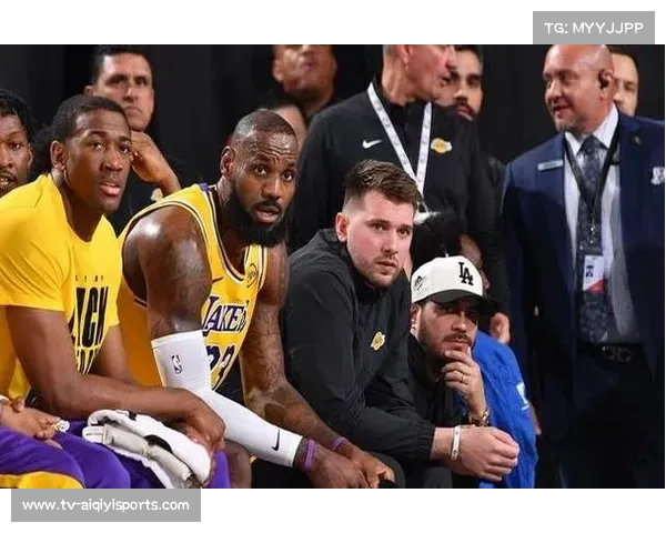 湖人客场对决开拓者 西部季后赛席位关键之战 湖人客场对决开拓者 西部季后赛席位关键之战